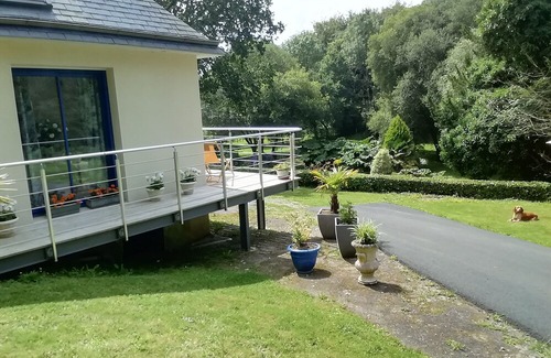 Plouigneau Casa | 10 mins from the beach and on the banks of a river, Country property