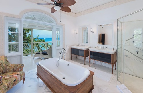 Gibbs Bay Villa | Stunning Beachfront Retreat with Pool - Hemingway House