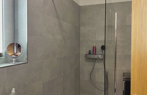 Limbach-Oberfrohna Apartamento | Beautiful spacious apartment in a central location