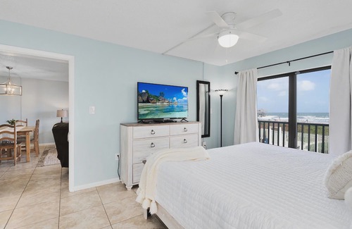 Avon By The Sea Condominio | Bright Direct Oceanfront Condo Near the Pier with Stunning Views and Heated Pool