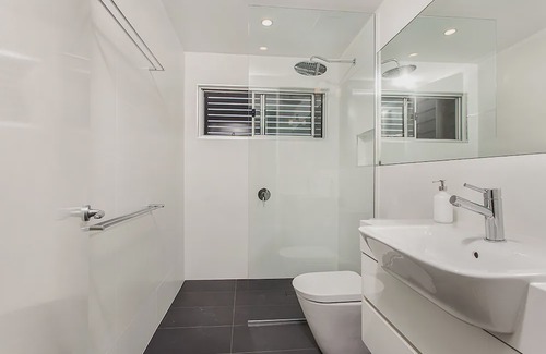 Byron Bay Hotel | Luxico's Stonecutters 2 - in the Heart of Town