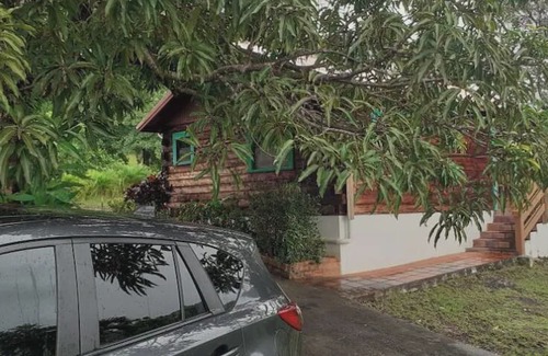 Anse La Raye Cabaña | Log Cabin in Anse La Raye