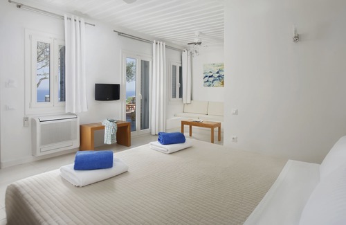 Chrisopigi Hotel | Selana Suites
