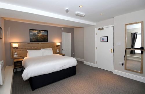 Baslow Hotel | Wheatsheaf, Baslow by Marston's Inns