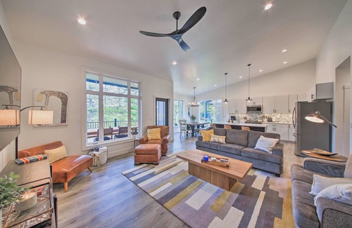 Priest River Casa | Elegant Priest Lake Townhome about 1 Mi From Lake