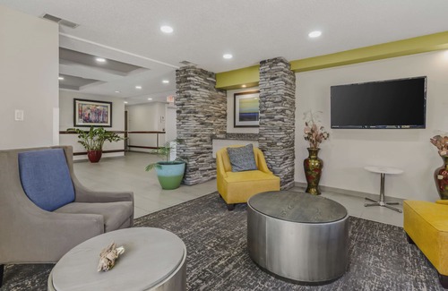 Staunton Hotel | Clarion Pointe Staunton East
