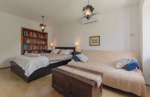 Koper Apartamento | Fairy-tale Tiny House From 17th Century