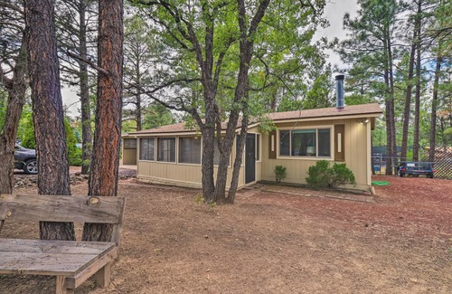 Torreon Casa | Show Low Cabin with Fire Pit Near Hiking!