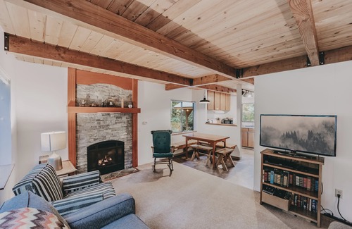 Maple Falls Chalet De Esquí | Mt Baker Lodging - Cabin 67 - Private 2-story cabin with a private hot tub