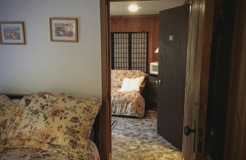 Nisqually Park Hotel | Gateway Inn & Cabins