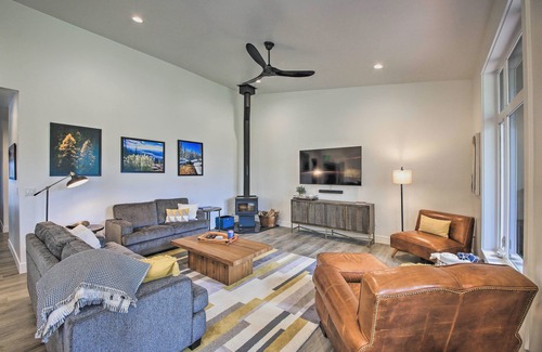 Priest River Casa | Elegant Priest Lake Townhome about 1 Mi From Lake