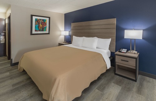 Bonanza Hotel | Super 8 by Wyndham Laredo