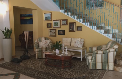 Sale Marasino Hotel | Villa Kinzica