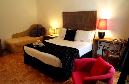 Porto Valtravaglia Hotel | Albergo Del Sole