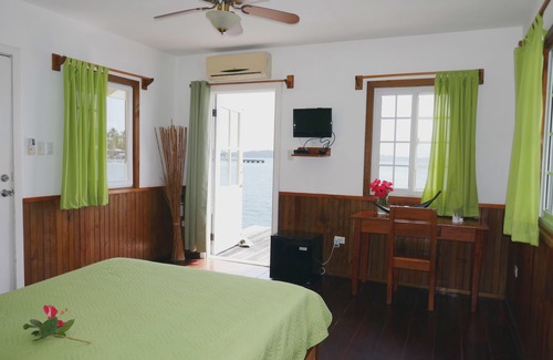 Carenero Island Hotel | Faro del Colibri