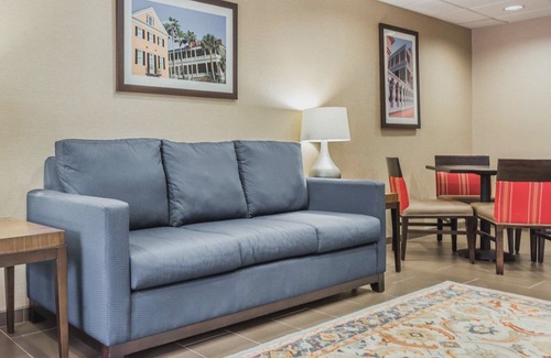 Mount Pleasant Hotel | Comfort Suites at Isle of Palms Connector