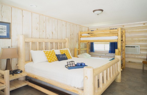 Bonners Ferry Hotel | Log Inn Bonners Ferry