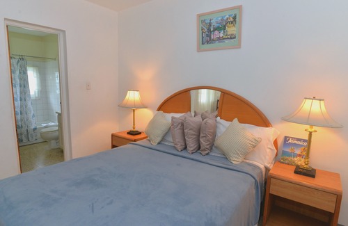 Montego Bay Hotel | Palm View Guesthouse and Conference Centre