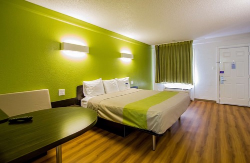 St. Johns Hotel | Motel 6-Austin, TX - Midtown