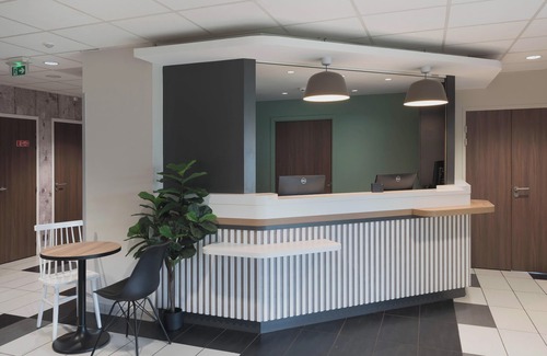 Laval Hotel | B&B HOTEL Laval Ouest