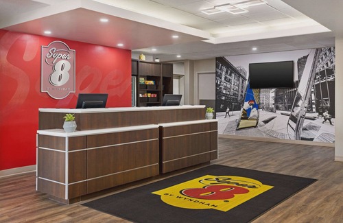 Southwest Calgary Hotel | Super 8 by Wyndham Calgary Shawnessy Area