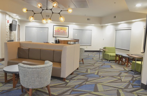 Waterloo Hotel | Holiday Inn Express- Waterloo/Cedar Falls by IHG