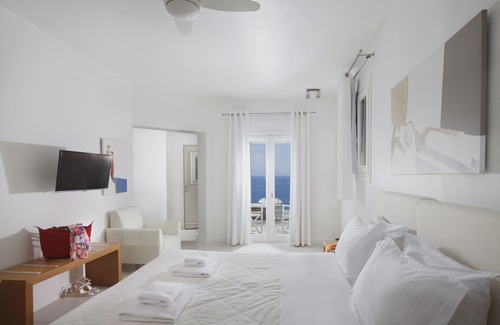Chrisopigi Hotel | Selana Suites