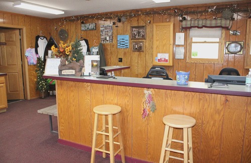 Lake Delton Hotel | Cedar Lodge and Settlement