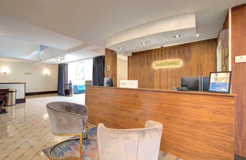 Roslyn Hotel | The Roslyn, Tapestry Collection by Hilton