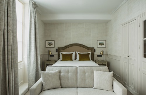 Arsenal Hotel | Charles V