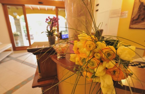 Sale Marasino Hotel | Villa Kinzica