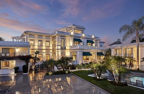 Coronado Casa | A Very Good Place To Be! 2 Classy Units Close to Silver Strand State Beach, Pool