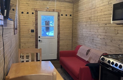 Okanagan-Similkameen Cabina | Osprey Lake Caboose beside the Kettle Valley Railway and 2 mins from Osprey Lake
