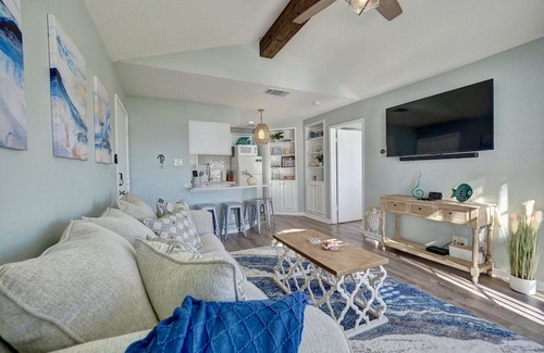 Corpus Christi Condominio | Ocean Views - Lake Front Condo walking distance to the Beach!
