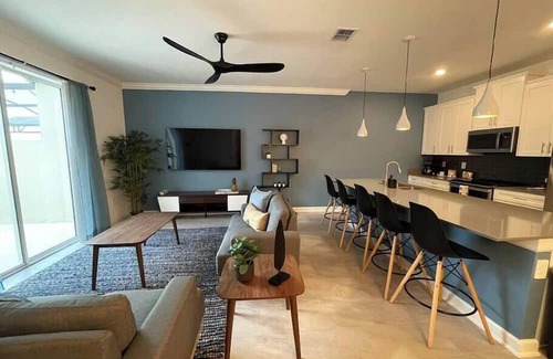 Kissimmee Casa | SL 4Br walking distance to club