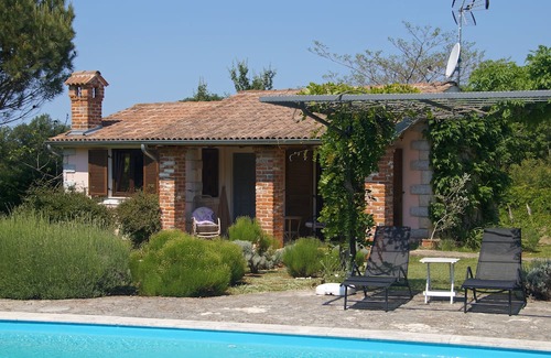 Baderna Cabaña | Lovely cottage with large pool in gorgeous, landscaped garden