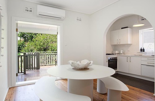Bondi Beach Apartamento | Bondi Sands is a restful and minimal 2-bed apartment, minutes from the iconic beach