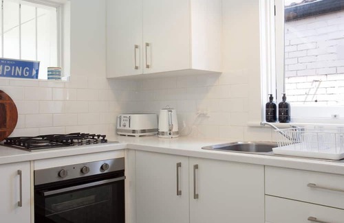 Bondi Beach Apartamento | Bondi Sands is a restful and minimal 2-bed apartment, minutes from the iconic beach