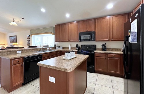 Veranda Palms Casa | Relaxing Pool Hm with Game Room 4Bed 3Bath