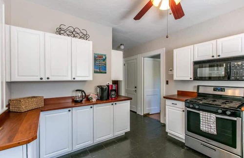 Druid Hills Casa | Hendersonville Bungalow~$375 Free Activities Daily