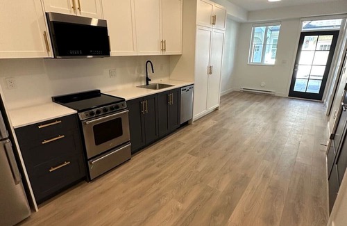 Coquitlam Casa | Quiet and convenient Suite with 2 Beds