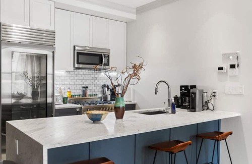 Central Park South Apartamento | Linden Place II by Rove Travel | Designer 3BR Apt