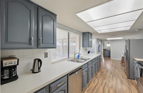 Northeast Carrollton Casa | Luxury Retreat in Carrollton – Pool, Patio & More