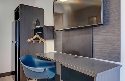 Rock Springs Casa | Ideal Mix of Comfort and Value! 3 Units with Free Parking, Pets are Allowed