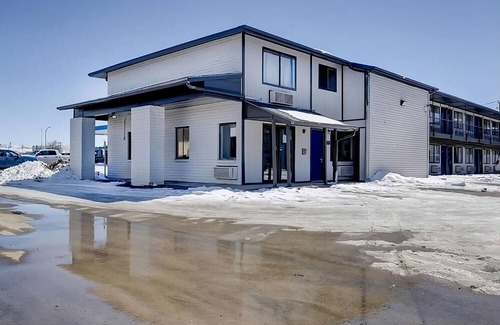 Rock Springs Casa | Ideal Mix of Comfort and Value! 3 Units with Free Parking, Pets are Allowed