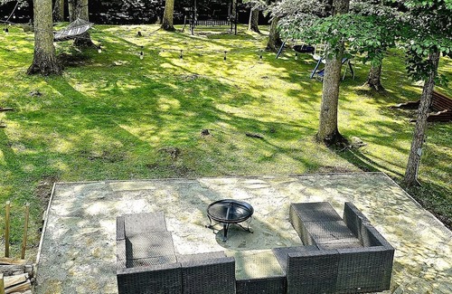 Bushkill Casa | Tranquil Waterfront Oasis w/ Swingset, Firepit & Wi-Fi, Near Trails & Waterfalls