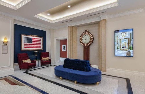 Arts/Warehouse District Casa | Comfort and Convenience! Private Balcony, Onsite Parking, Near Clay Monument