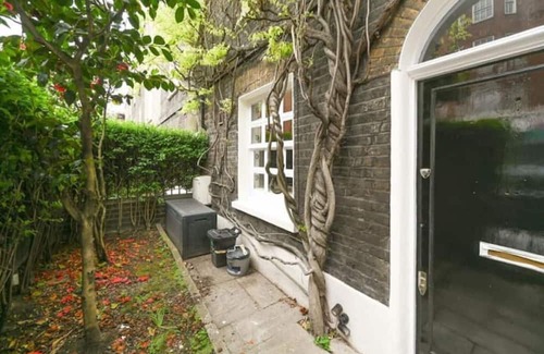 Churchill Casa | Stylish & Chic! A Georgian House in Zone 1!