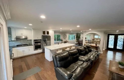 Claremont Casa | Charming Claremont 4BR Pool Home