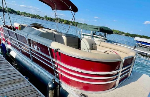 West Bloomfield Casa | Union Lake Retreat**